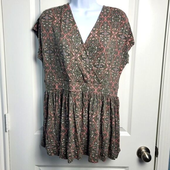 TORRID Super Soft Peplum Top - Picture 1 of 8